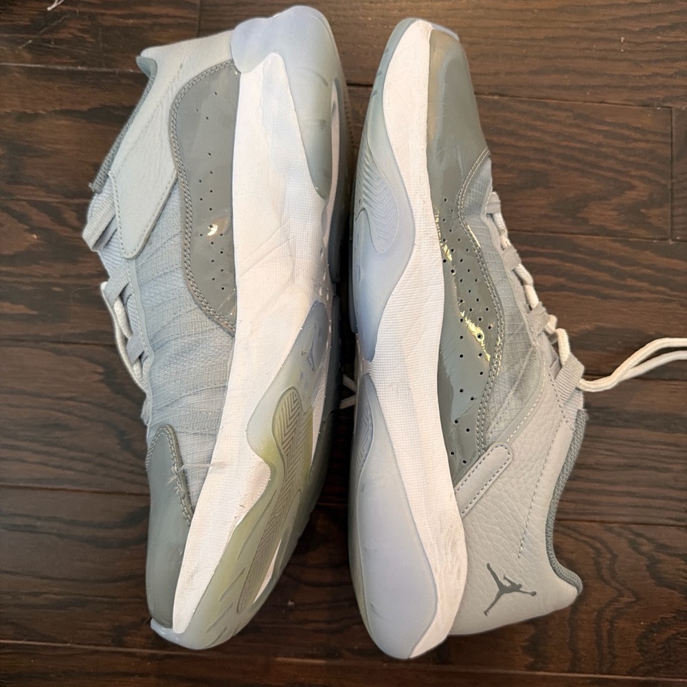 Jordan Men's Light Gray Athletic Shoes - Picture 3 of 5